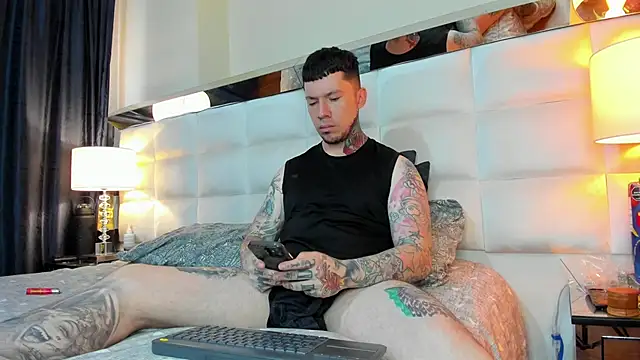 Snapshot of Adam_tatto chatting on 19, 9, 2025 Adam tatto online show from 19, 9, 2025