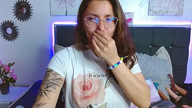 karlamorris  online show from 8, 1, 2025