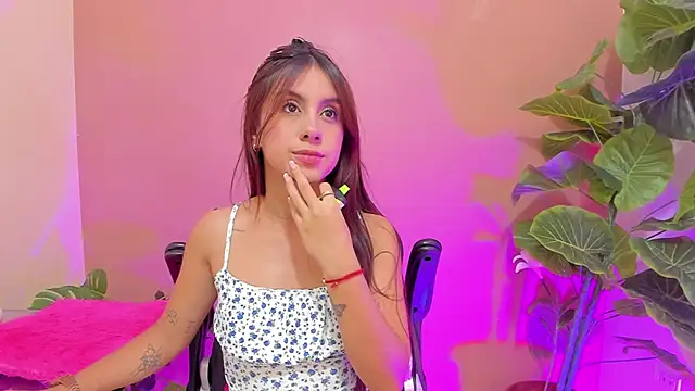 Snapshot of AlanaJones1 chatting on 11, 3, 2025 AlanaJones1 online show from 11, 3, 2025