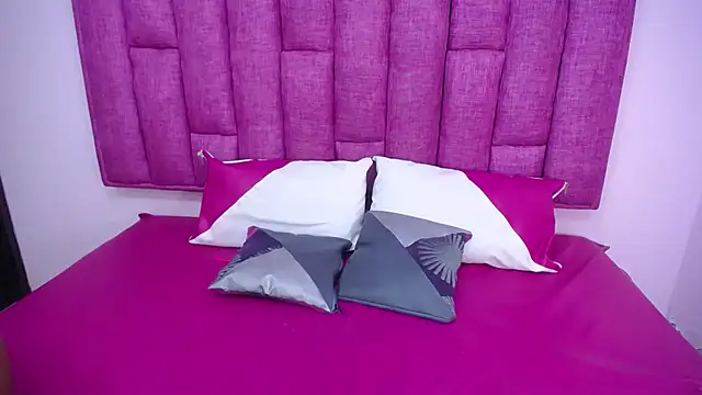 Briannacastello online show from 19, 2, 2025