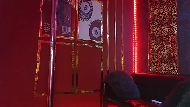 Snapshot of alissa4blonde chatting on 21, 11, 2025 alissa4blonde online show from 21, 11, 2025