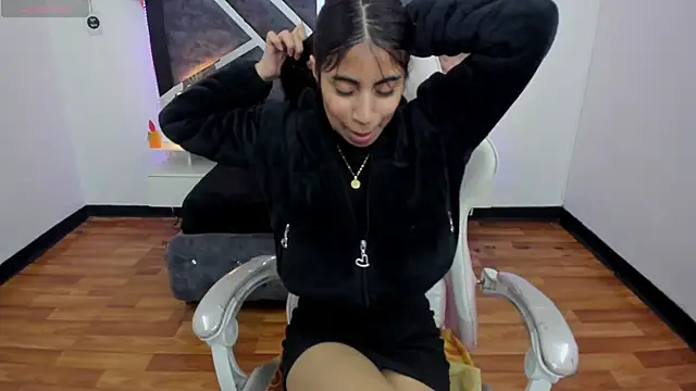 lunitaa18 online show from 26, 2, 2025