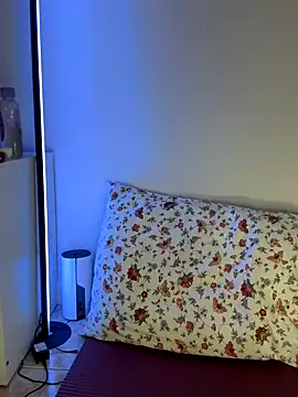 yaprakmericc online show from 4, 11, 2025