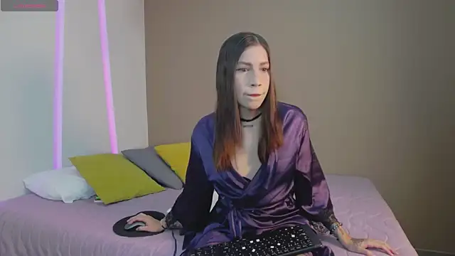 LynnSam  online show from 1, 2, 2025