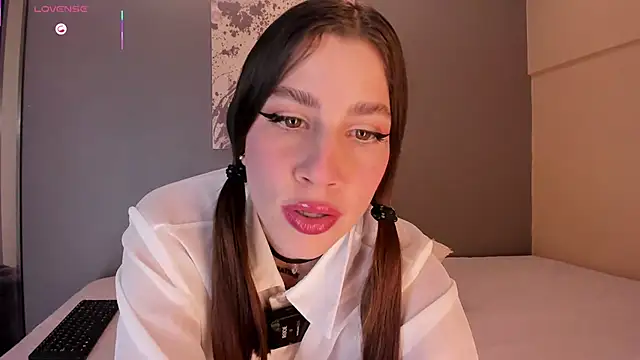 LynnSam  online show from 27, 9, 2025