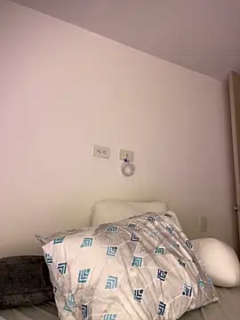 Latina vanessa online show from 3, 3, 2025