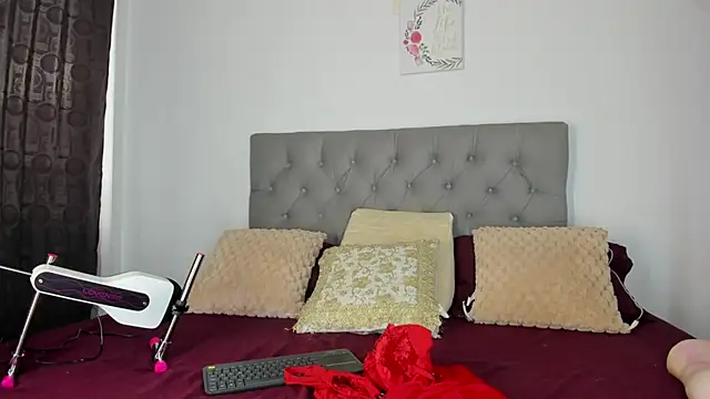 Snapshot of Nicol_Swift_ chatting on 10, 10, 2025 Nicol Swift  online show from 10, 10, 2025