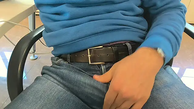 alessandroman2114 online show from 6, 11, 2025