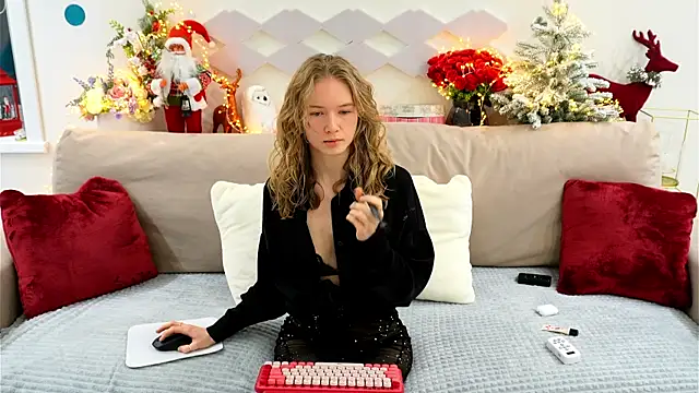 Snapshot of Alexandra_Demore chatting on 4, 1, 2025 Alexandra Demore online show from 4, 1, 2025