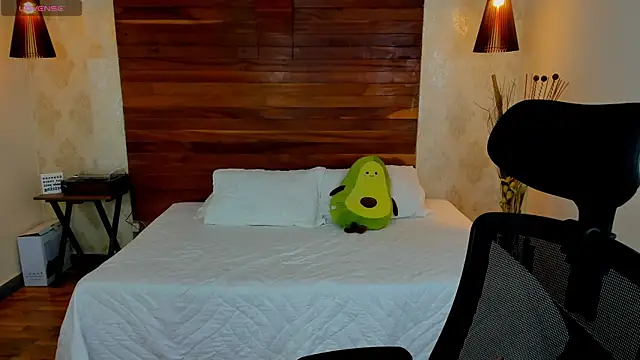 KatherineBond online show from 28, 1, 2025