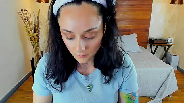 KatherineBond online show from 10, 3, 2025