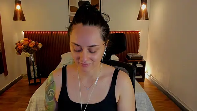 Snapshot of KatherineBond chatting on 20, 6, 2026 KatherineBond online show from 20, 6, 2026