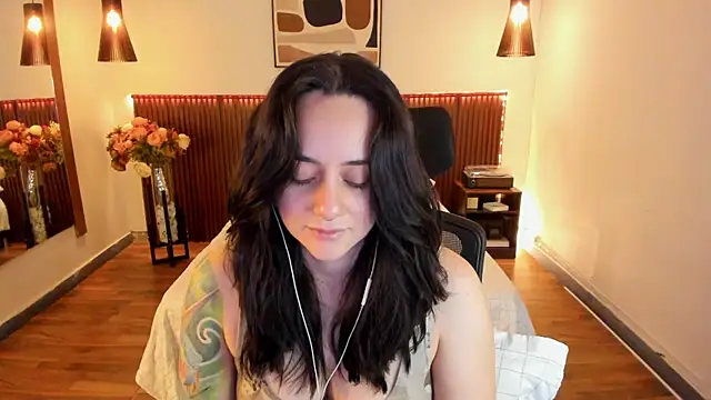 Snapshot of KatherineBond chatting on 24, 6, 2026 KatherineBond online show from 24, 6, 2026