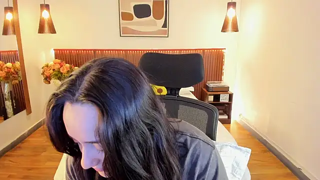 Snapshot of KatherineBond chatting on 25, 6, 2026 KatherineBond online show from 25, 6, 2026