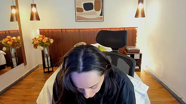 Snapshot of KatherineBond chatting on 26, 6, 2026 KatherineBond online show from 26, 6, 2026