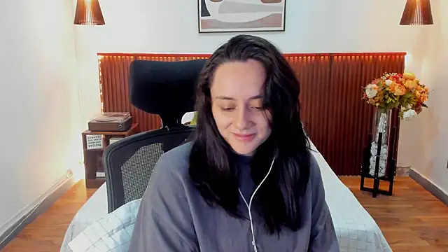 Snapshot of KatherineBond chatting on 13, 7, 2026 KatherineBond online show from 13, 7, 2026