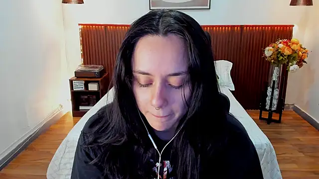 Snapshot of KatherineBond chatting on 15, 7, 2026 KatherineBond online show from 15, 7, 2026