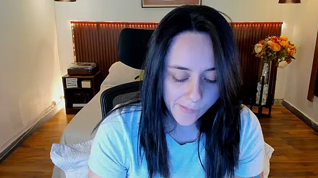 Snapshot of KatherineBond chatting on 17, 7, 2026 KatherineBond online show from 17, 7, 2026