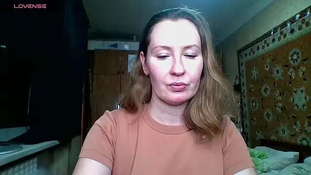 Snapshot of AnnaXLovers chatting on 4, 2, 2025 AnnaXLovers online show from 4, 2, 2025