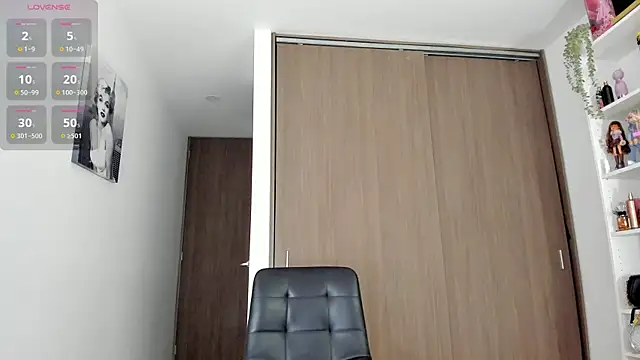 Snapshot of khloelatin chatting on 9, 2, 2025 khloelatin online show from 9, 2, 2025