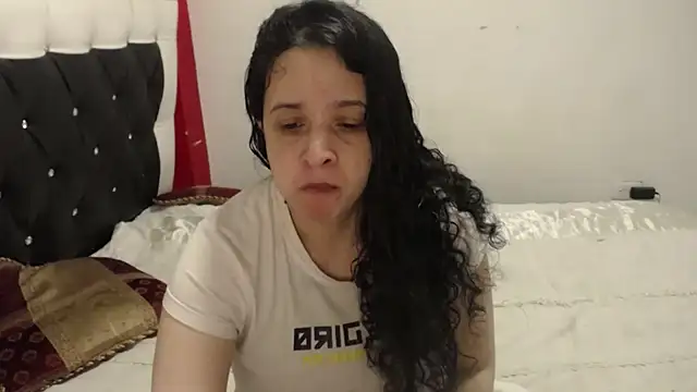 Snapshot of Katty_Bones chatting on 5, 11, 2025 Katty Bones online show from 5, 11, 2025