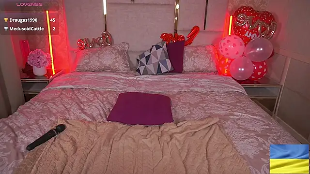 SusieWood online show from 14, 2, 2025