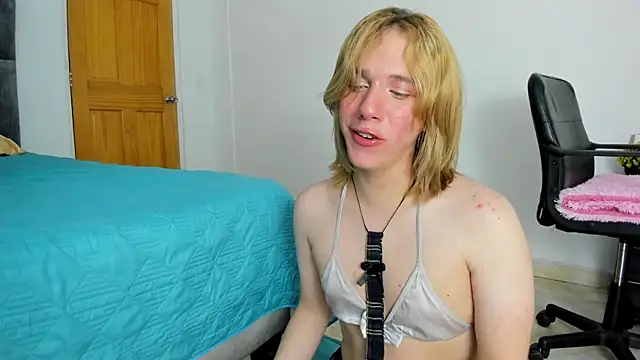 Snapshot of _Little_angel69 chatting on 2, 1, 2025 Little angel69 online show from 2, 1, 2025