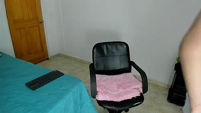 Snapshot of _Little_angel69 chatting on 4, 1, 2025 Little angel69 online show from 4, 1, 2025