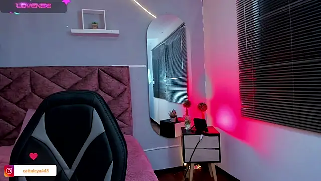 cattaleya    online show from 30, 1, 2025