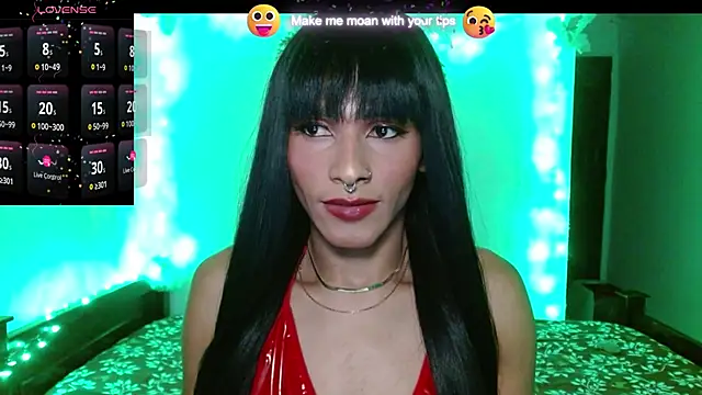 carolinemiller7 online show from 18, 12, 2024