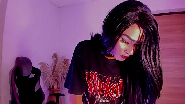 carolinemiller7 online show from 2, 12, 2025