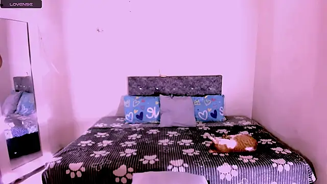 carolinemiller7 online show from 11, 3, 2026