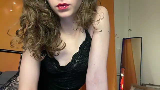 MikkyMoony online show from 31, 10, 2025