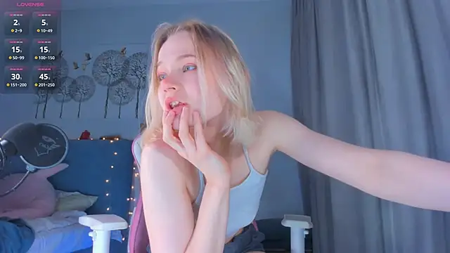 Snapshot of JennyWoody chatting on 19, 3, 2025 JennyWoody online show from 19, 3, 2025