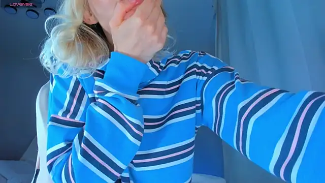 Snapshot of JennyWoody chatting on 2, 10, 2025 JennyWoody online show from 2, 10, 2025