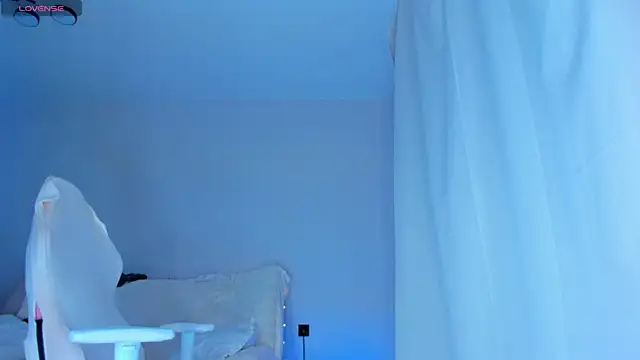 Snapshot of JennyWoody chatting on 11, 10, 2025 JennyWoody online show from 11, 10, 2025