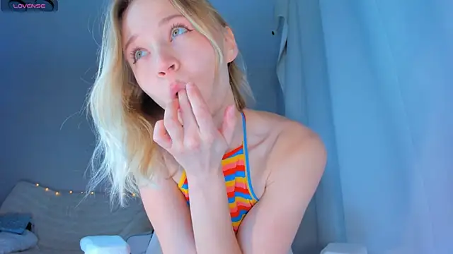 Snapshot of JennyWoody chatting on 23, 11, 2025 JennyWoody online show from 23, 11, 2025