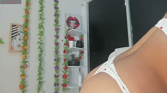 UrNewFantasy online show from 4, 2, 2025