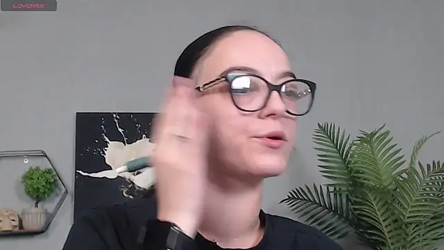 IzabelllNoir online show from 6, 4, 2026