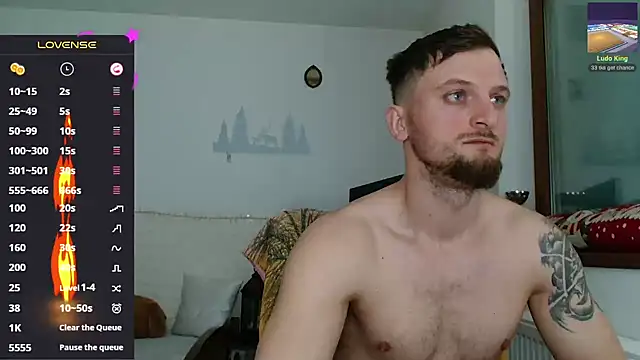 Snapshot of cuple_hoot_ chatting on 5, 3, 2025 cuple hoot online show from 5, 3, 2025