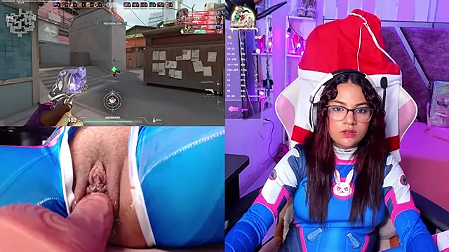 Snapshot of PetiteSophie_ chatting on 22, 12, 2024 PetiteSophie online show from 22, 12, 2024