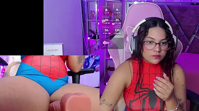 Snapshot of PetiteSophie_ chatting on 8, 1, 2025 PetiteSophie online show from 8, 1, 2025