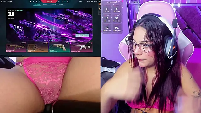 Snapshot of PetiteSophie_ chatting on 12, 1, 2025 PetiteSophie online show from 12, 1, 2025