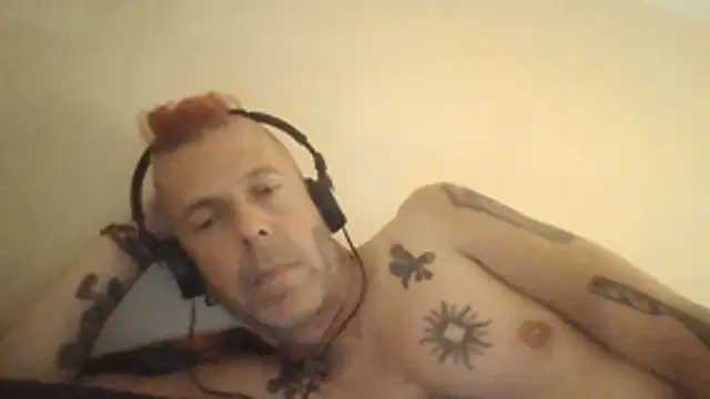 Snapshot of SHARPSkinhead chatting on 12, 7, 2026 SHARPSkinhead online show from 12, 7, 2026