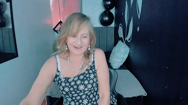 Snapshot of ScarletHoot_ chatting on 11, 12, 2024 ScarletHoot online show from 11, 12, 2024