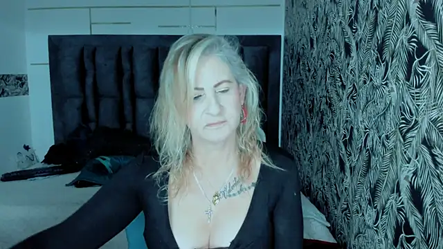 Snapshot of ScarletHoot_ chatting on 24, 9, 2025 ScarletHoot online show from 24, 9, 2025