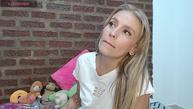 MeganColins1 online show from 15, 9, 2025