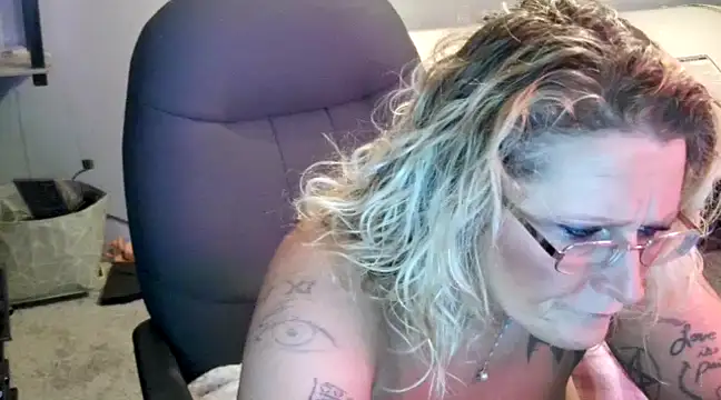 Snapshot of Lisalovely6981 chatting on 22, 1, 2025 Lisalovely6981 online show from 22, 1, 2025