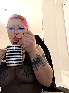 Snapshot of divine_eve chatting on 2, 3, 2025 divine eve online show from 2, 3, 2025