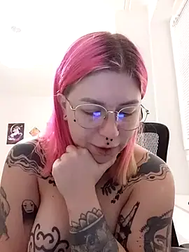 Snapshot of divine_eve chatting on 17, 9, 2025 divine eve online show from 17, 9, 2025